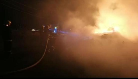 四川涼山大火再次發(fā)生，鑫淼硅膠廠與其心連心